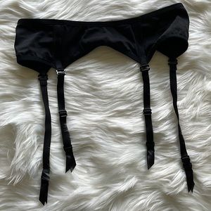 AA Black Garter